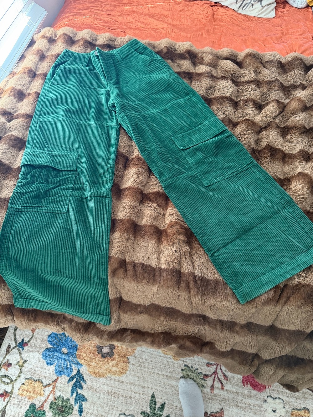 Green Corduroy Wide-Leg Cargo Pants - Women